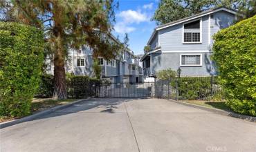 23163 Mulholland Drive #6, Woodland Hills, California 91364, 2 Bedrooms Bedrooms, ,2 BathroomsBathrooms,Residential,Buy,23163 Mulholland Drive #6,SR24213680