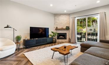 11445 Moorpark Street 3, Studio City, California 91602, 2 Bedrooms Bedrooms, ,2 BathroomsBathrooms,Residential,Buy,11445 Moorpark Street 3,SR24210447