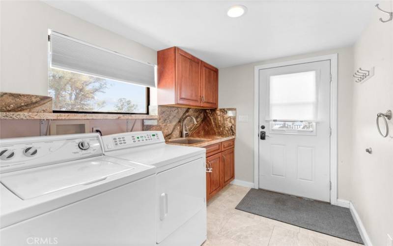 laundry room with sink (downstairs)