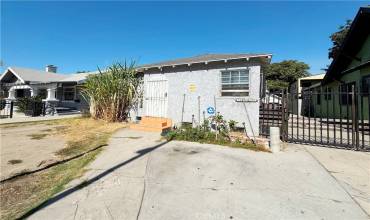 547 W 43rd Street, Los Angeles, California 90037, 3 Bedrooms Bedrooms, ,3 BathroomsBathrooms,Residential Income,Buy,547 W 43rd Street,DW24209007