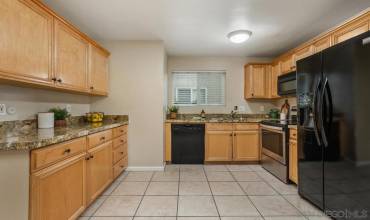 2528 White Oak Pl 3, Escondido, California 92027, 2 Bedrooms Bedrooms, ,1 BathroomBathrooms,Residential,Buy,2528 White Oak Pl 3,240022055SD