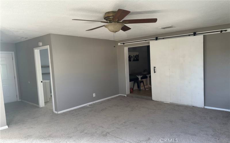 Other view of the master bedroom, its a great sized room!