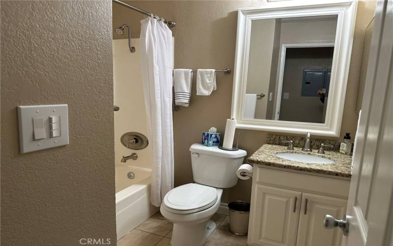 Hall bathroom across from second bedroom