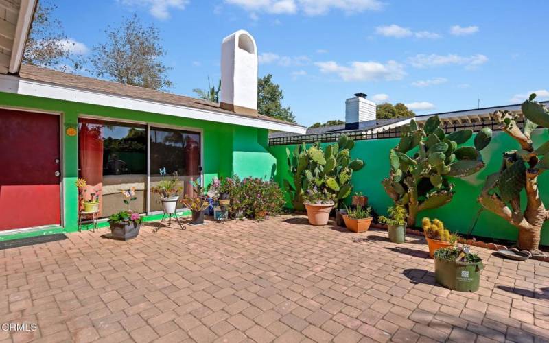 3-web-or-mls-03 - Front Patio