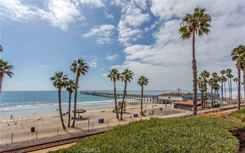 San Clemente Pier is a few blocks away.