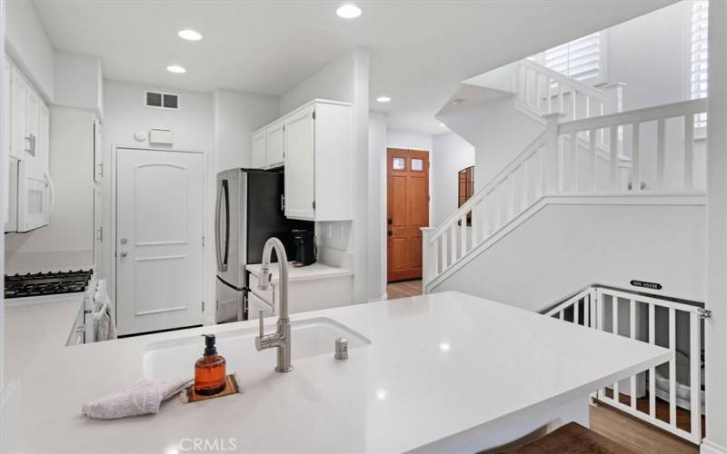 Breakfast bar with quartz counters