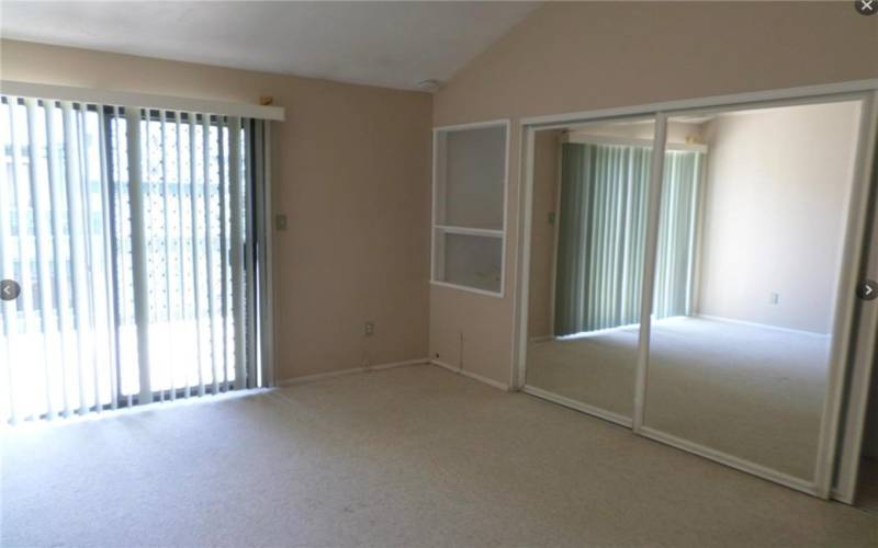 Principal bedroom with access to the Balcony