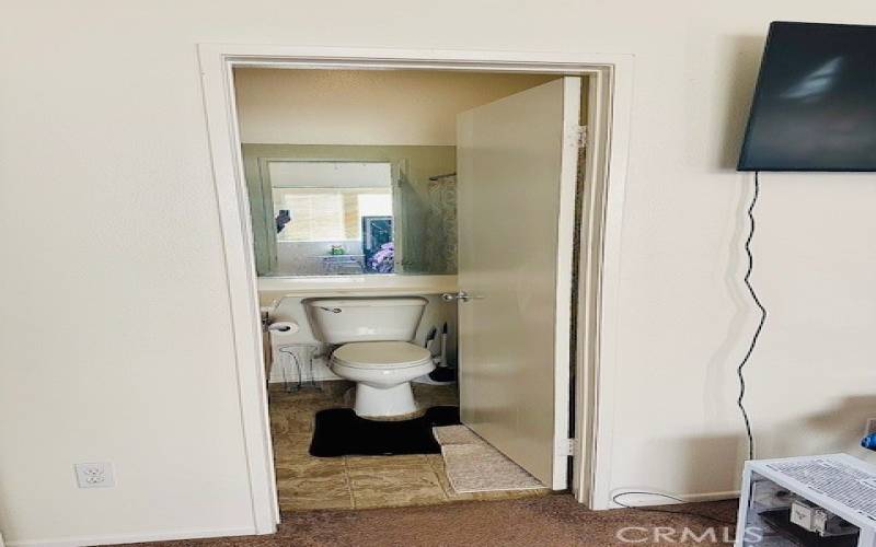 Middle Bedroom has a direct access to the  second bathroom