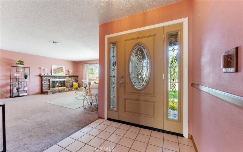 Ample sized entry that opens to a spacious living room with fireplace.