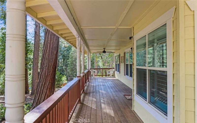 Inviting covered front porch!