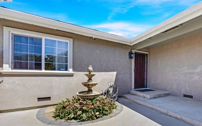 Charming Fountain & Entry