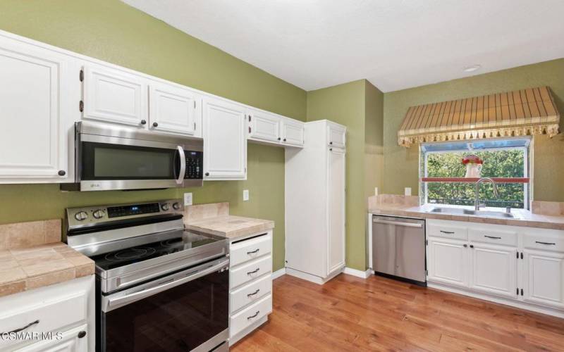 9-web-or-mls-09 - Kitchen