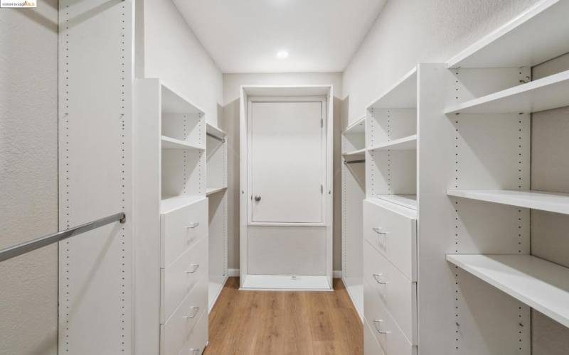 Walk-in Closet