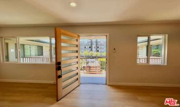 3207 W 3rd Street 11A, Los Angeles, California 90020, 1 Bedroom Bedrooms, ,1 BathroomBathrooms,Residential Lease,Rent,3207 W 3rd Street 11A,24455303