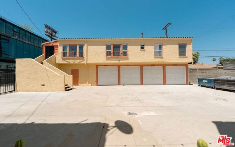 1 Car Garage / Grounds w/ Automatic Gate