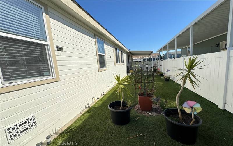 Sideyard with vinyl fence for more privacy