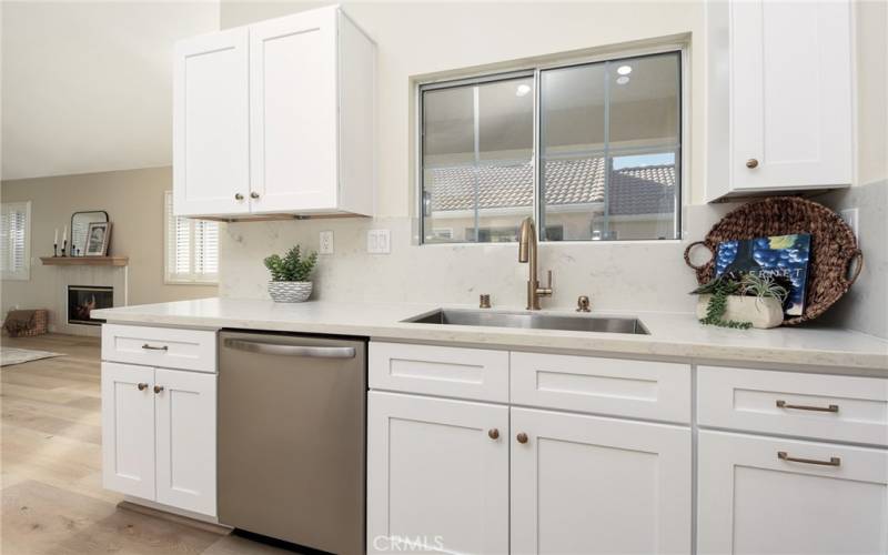 Large kitchen sink with Champane brass Delta kitchen faucet.