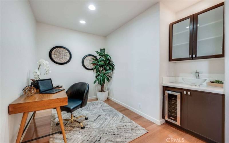 Office/dining nook