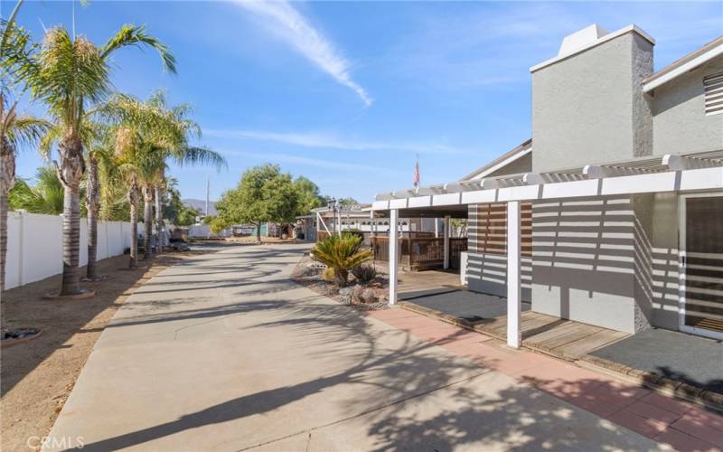 Long driveway with RV access