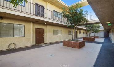 17522 Sherman Way 104, Van Nuys, California 91406, 2 Bedrooms Bedrooms, ,2 BathroomsBathrooms,Residential Lease,Rent,17522 Sherman Way 104,SR24221001