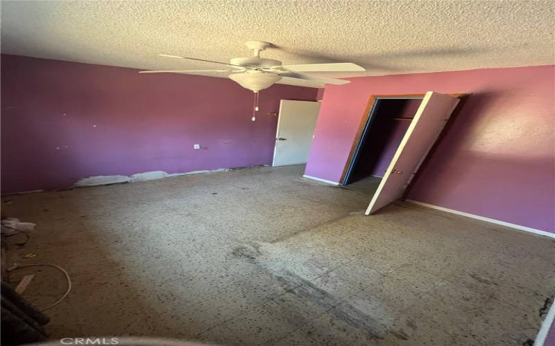 This is a fixer so the pictures aren't very pretty, but this home can be fantastic one you finish your makeover!