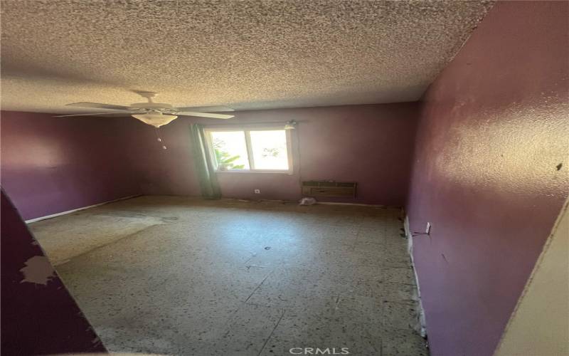 This is a fixer so the pictures aren't very pretty, but this home can be fantastic one you finish your makeover!