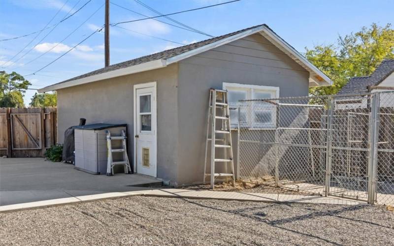 Single car garage with dog kennel attached