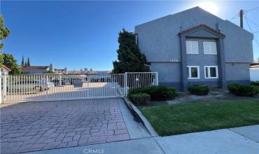 14030 Mcclure Avenue 202, Paramount, California 90723, 2 Bedrooms Bedrooms, ,2 BathroomsBathrooms,Residential Lease,Rent,14030 Mcclure Avenue 202,SB24221379