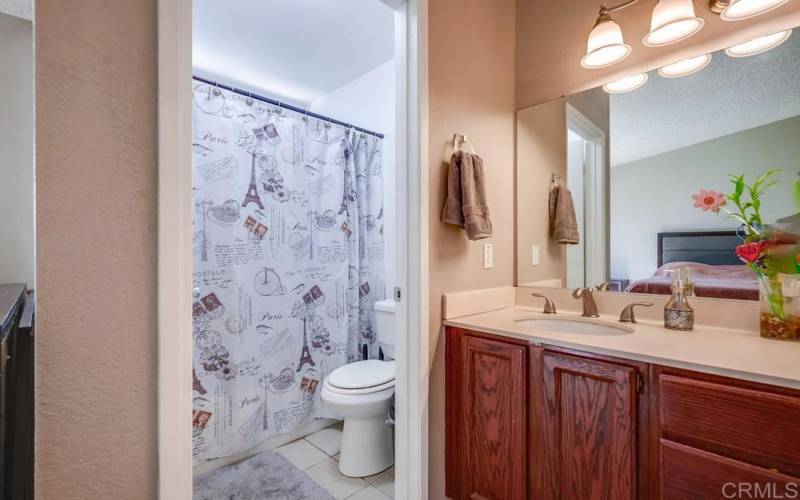 Dual Vanity Sink with tub/shower combo