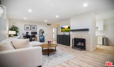 222 7th Street 110, Santa Monica, California 90402, 1 Bedroom Bedrooms, ,2 BathroomsBathrooms,Residential,Buy,222 7th Street 110,24455597