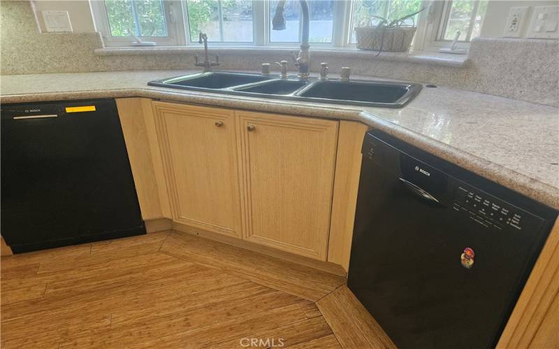 Kitchen Sink and Dual Dishwasher