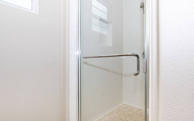 Glass Door Walk-in 

Shower