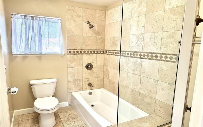 Full Bathroom Tub/Shower