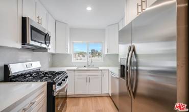 11675 Darlington Avenue 303, Los Angeles, California 90049, 2 Bedrooms Bedrooms, ,2 BathroomsBathrooms,Residential Lease,Rent,11675 Darlington Avenue 303,24457253