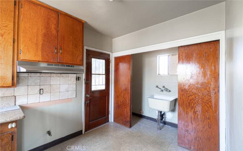 Back Unit Kitchen w/ Laundry Area