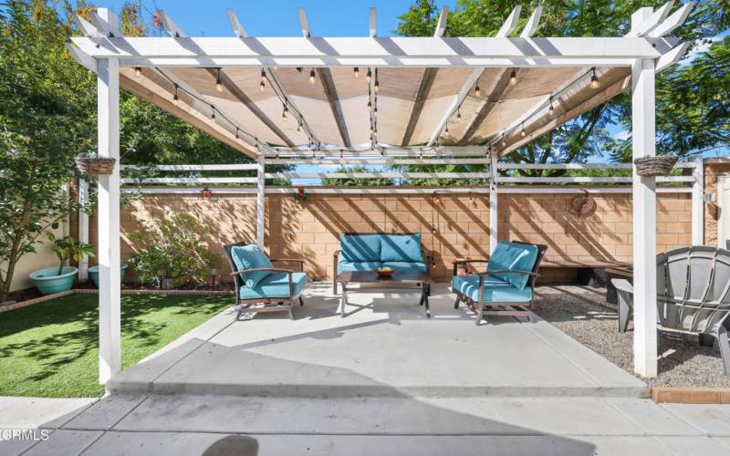 Backyard Entertaining Under Pergola