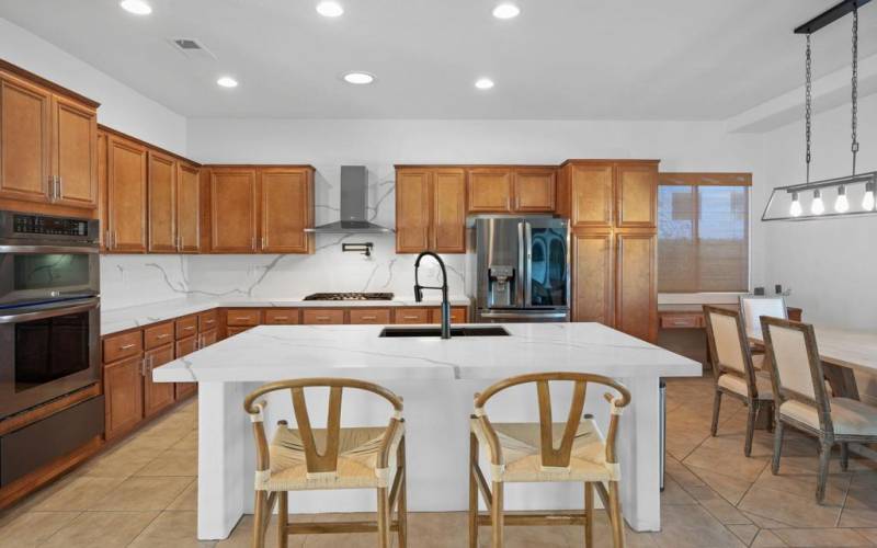 Kitchen & Dining Area