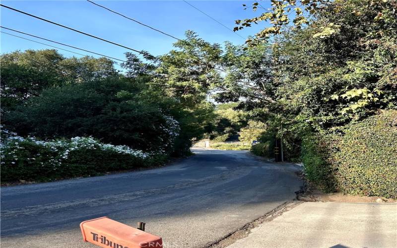 Street View East to Las Tunas Drive