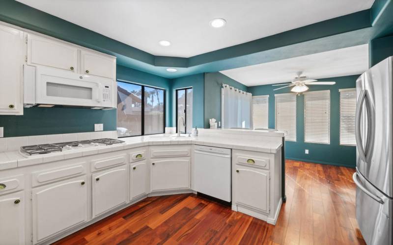 Kitchen w/Breakfast Nook