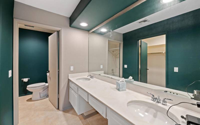 En Suite w/Dual Vanities