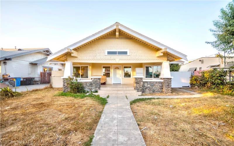 craftsman style house with typical stones deco and large front yard