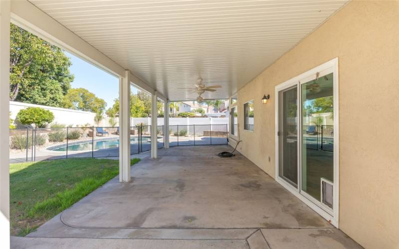 Large Fully Covered Patio w Ceiling Fans