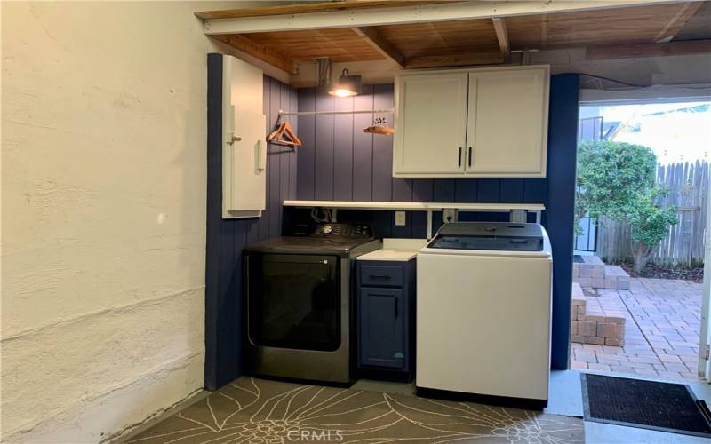 Laundry in garage w storage