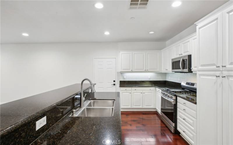 Lots of cabinet space in the kitchen