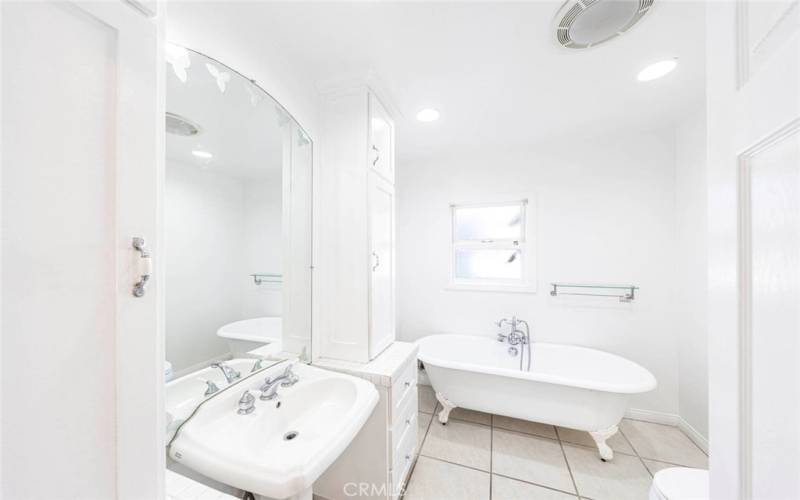 Bathroom with classic tub