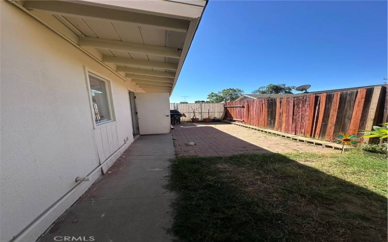 Side entry access to back yard