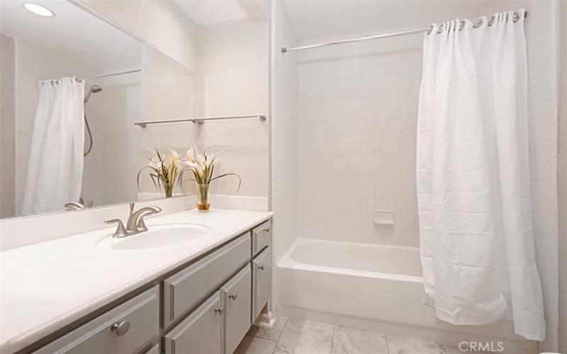 Private primary en suite bathroom