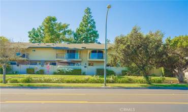 811 N Altadena Drive