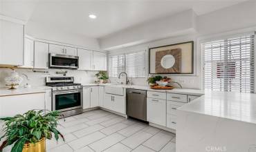 Residential Mixed - Use, Fully remodeled kitchen...