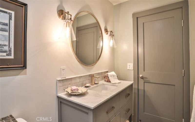 Powder room (3rd bathroom)